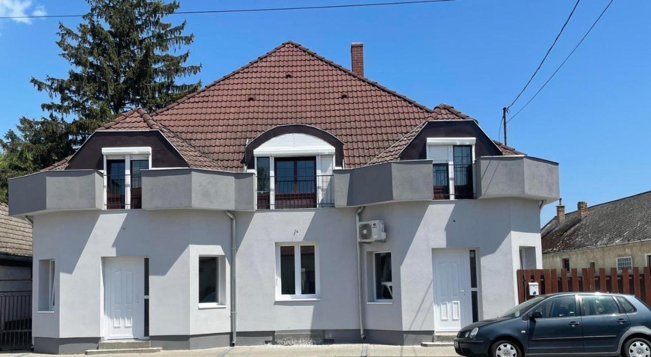 Lelle Centrum Vendégház Balatonlelle Exterior foto