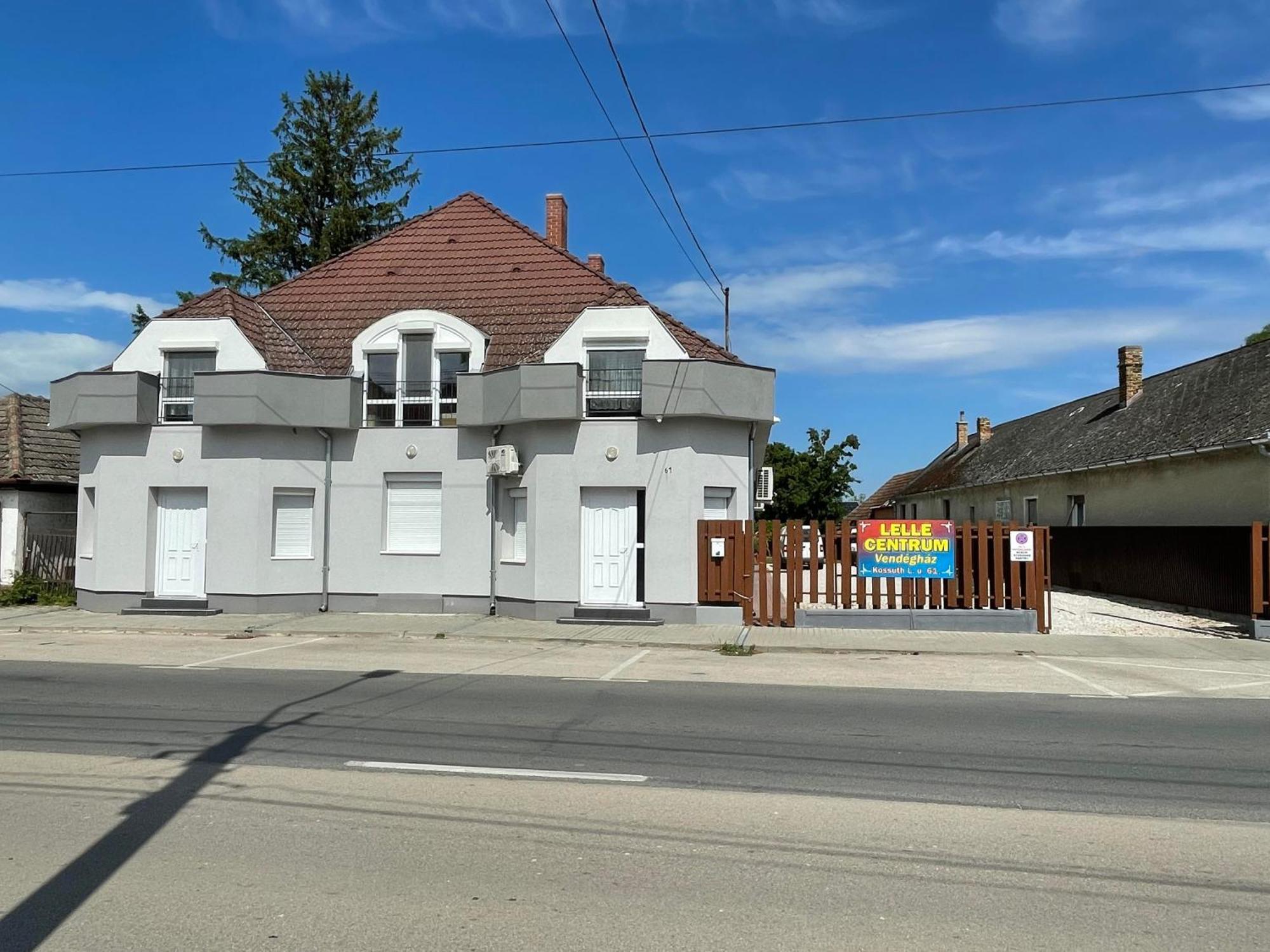 Lelle Centrum Vendégház Balatonlelle Exterior foto